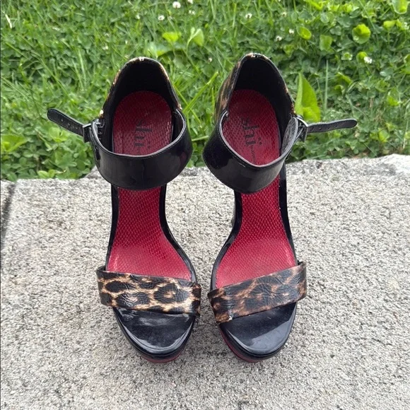 Stylish Black and Leopard Print Women's Heels - Picture 2 of 4